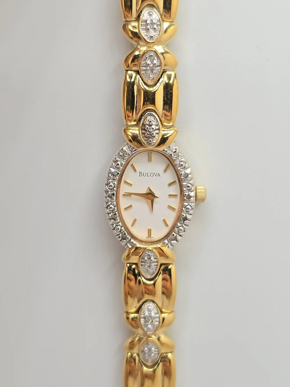 Bulova diamond 98r34